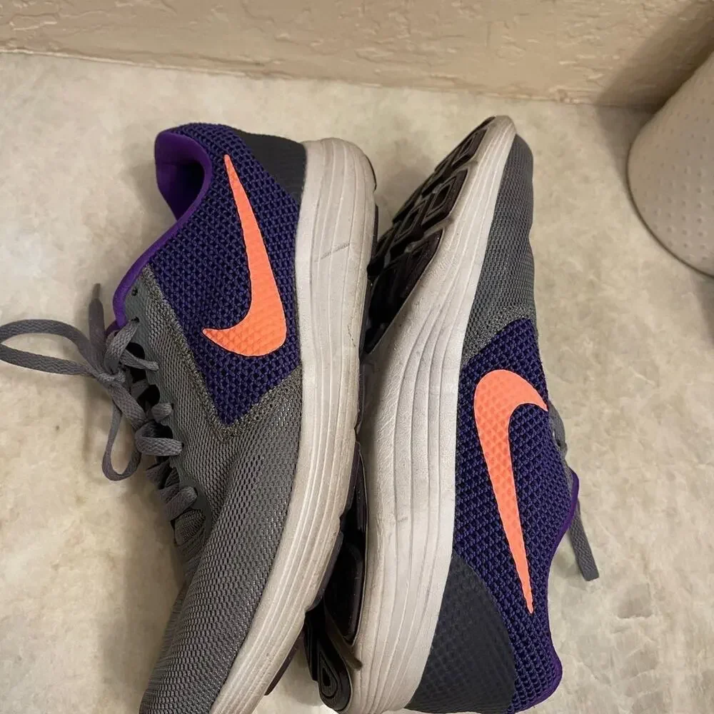 Nike Revolution 3 women’s athletic shoes sz 9-1/2